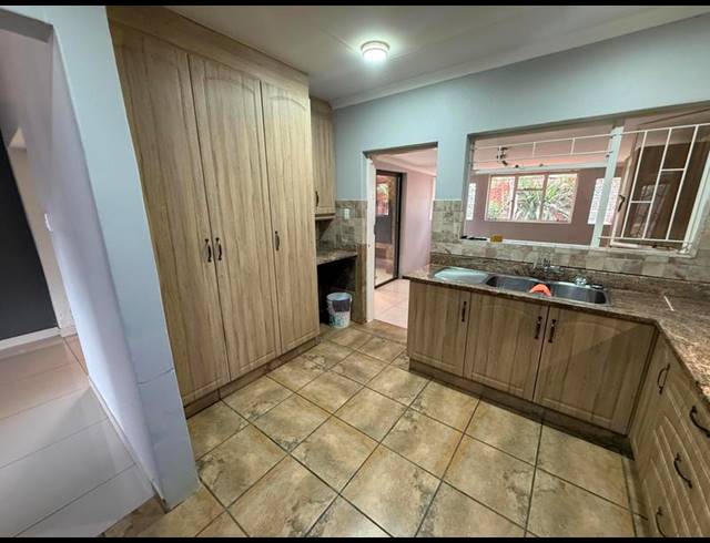 4 BEDROOM HOUSE FOR SALE IN ROOIHUISKRAAL